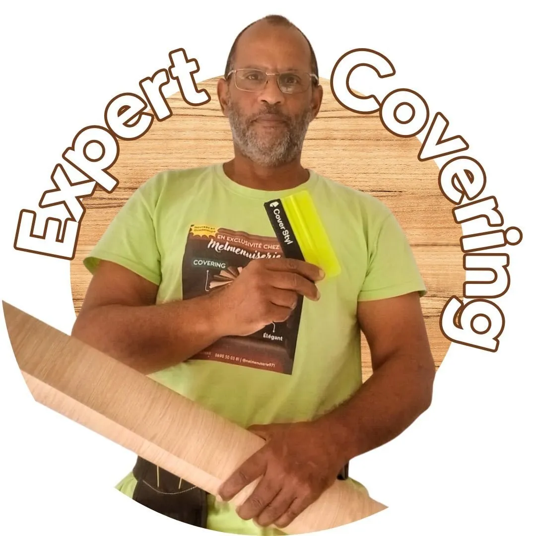 John Cavard, artisan menuisier, dans son atelier du Gosier en Guadeloupe